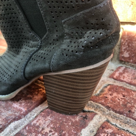 RUE 21 Peep Toe Booties Size 7/8 Olive Suede Laser Cut - Picture 9 of 12